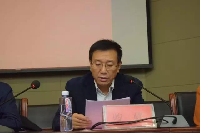 峻峰校长在讲话中对我校在2016年暑期大学生志愿者“三下乡”社会实践整体做法和取得的成果给予充分肯定
